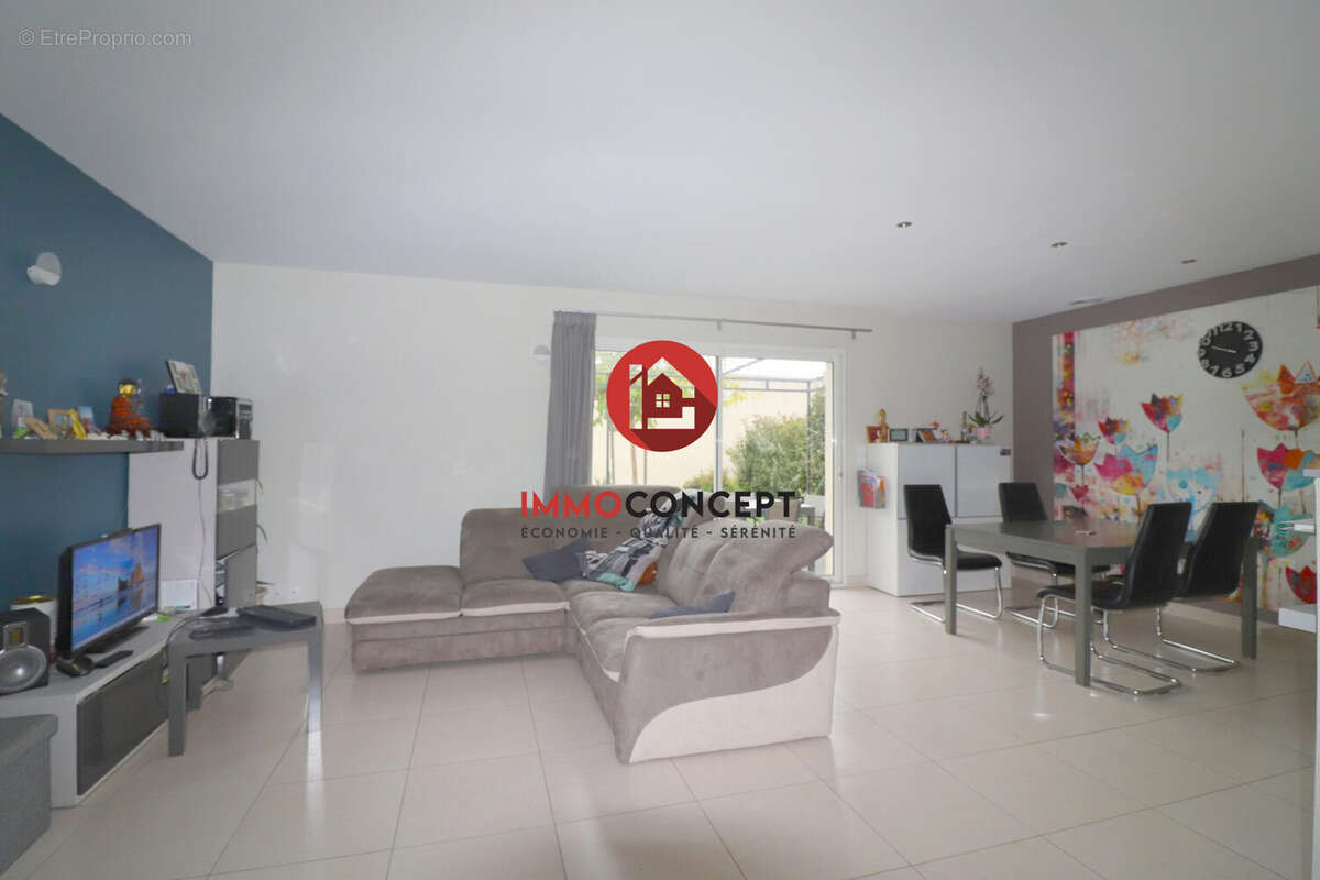 Maison à LAUDUN-L&#039;ARDOISE