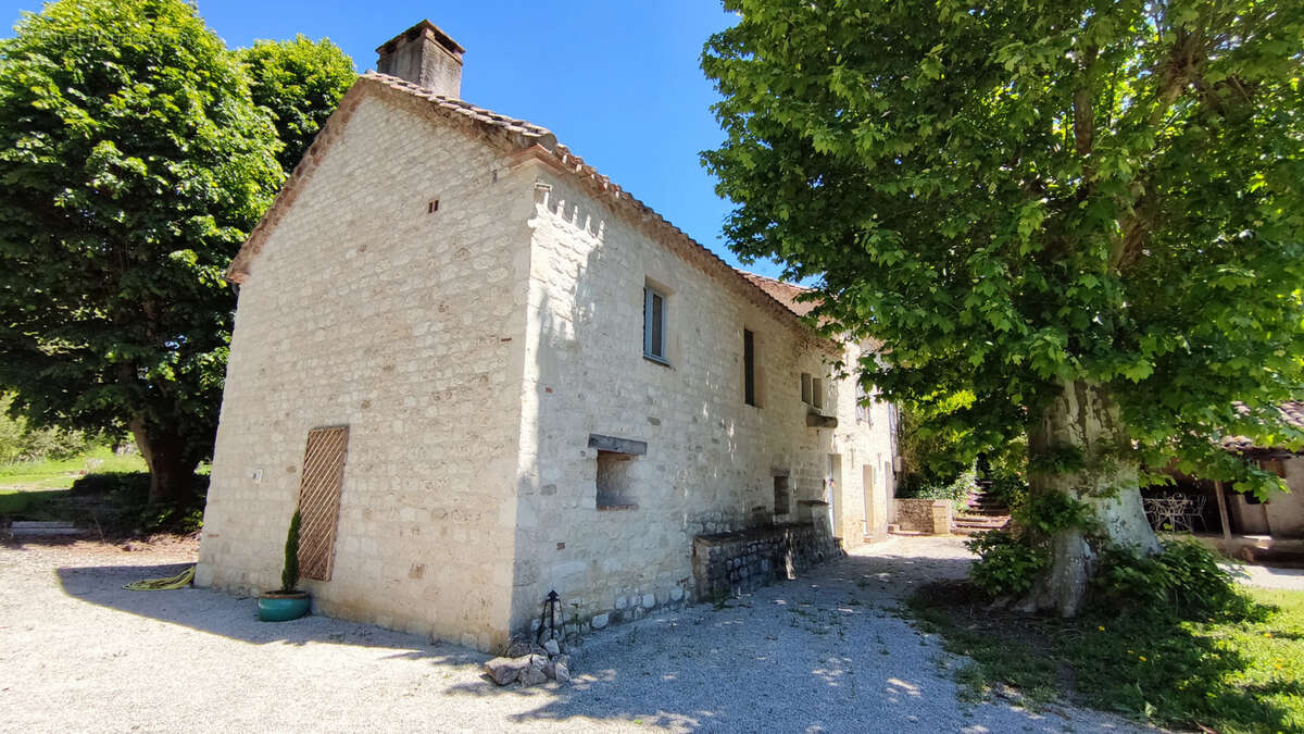 Maison à CASTELNAU-MONTRATIER