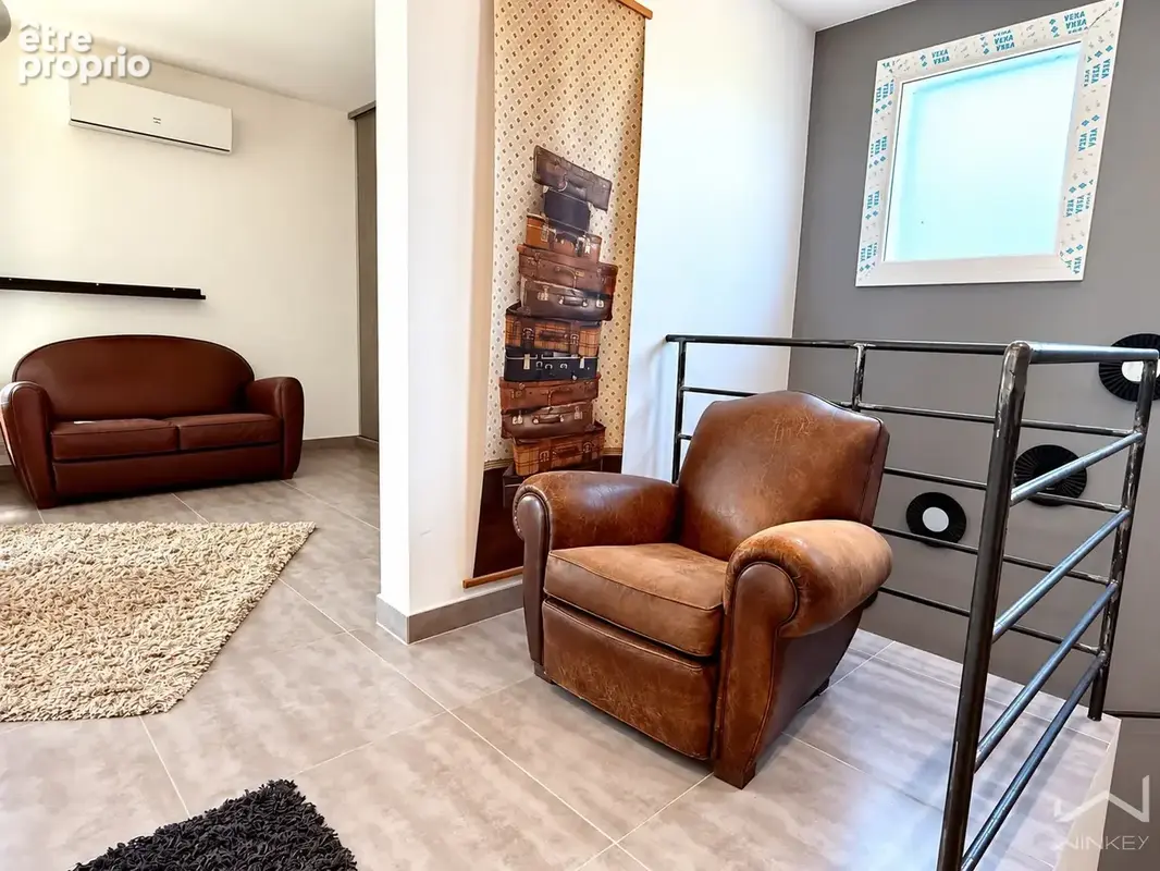 Nathalie Sinad vous présente à Uchaux cette propriété d'environ 201 m2 au total, avec piscine, studio et appar - photo 12