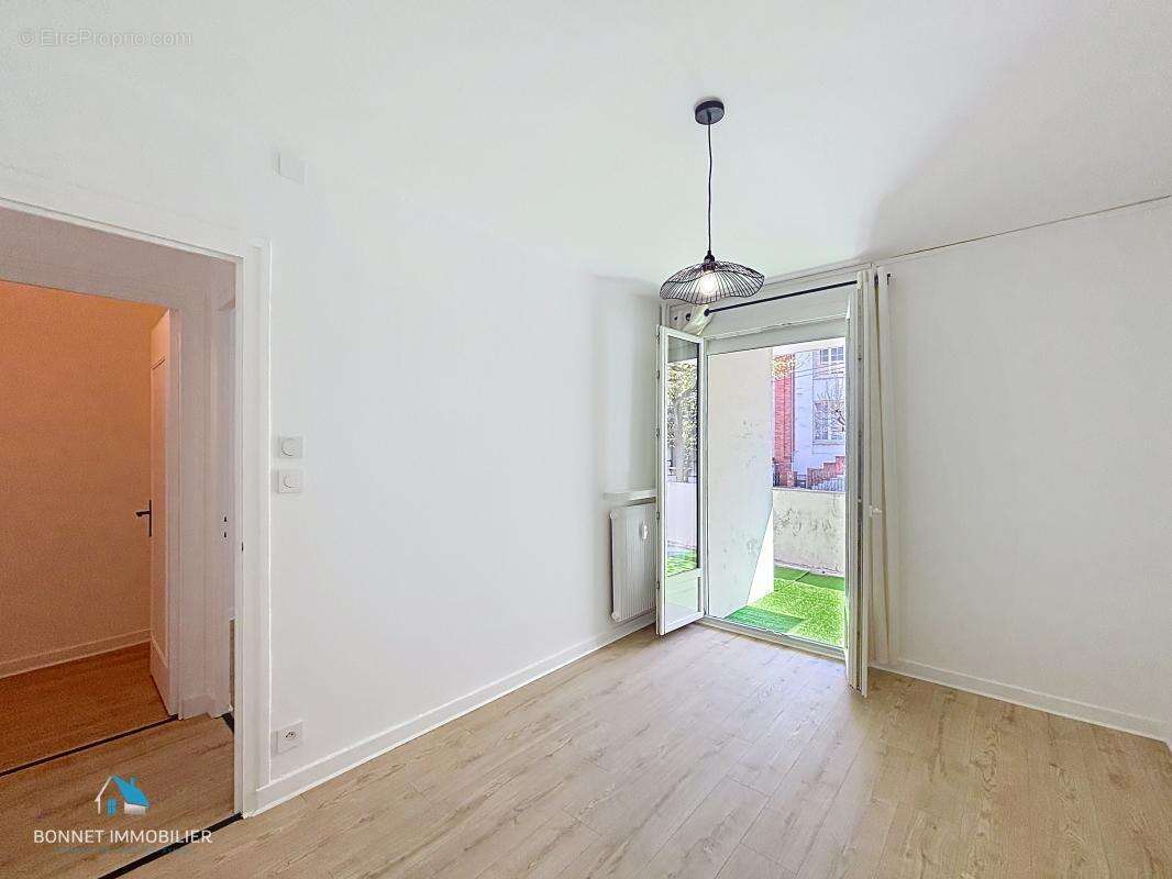 Appartement T4 rénové + meublé – Balcon – Garage – Aucun travaux ! - photo 6