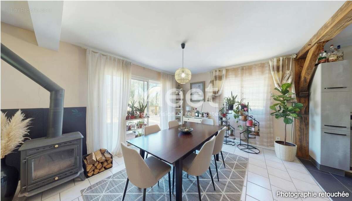 Maison à ESCAMPS