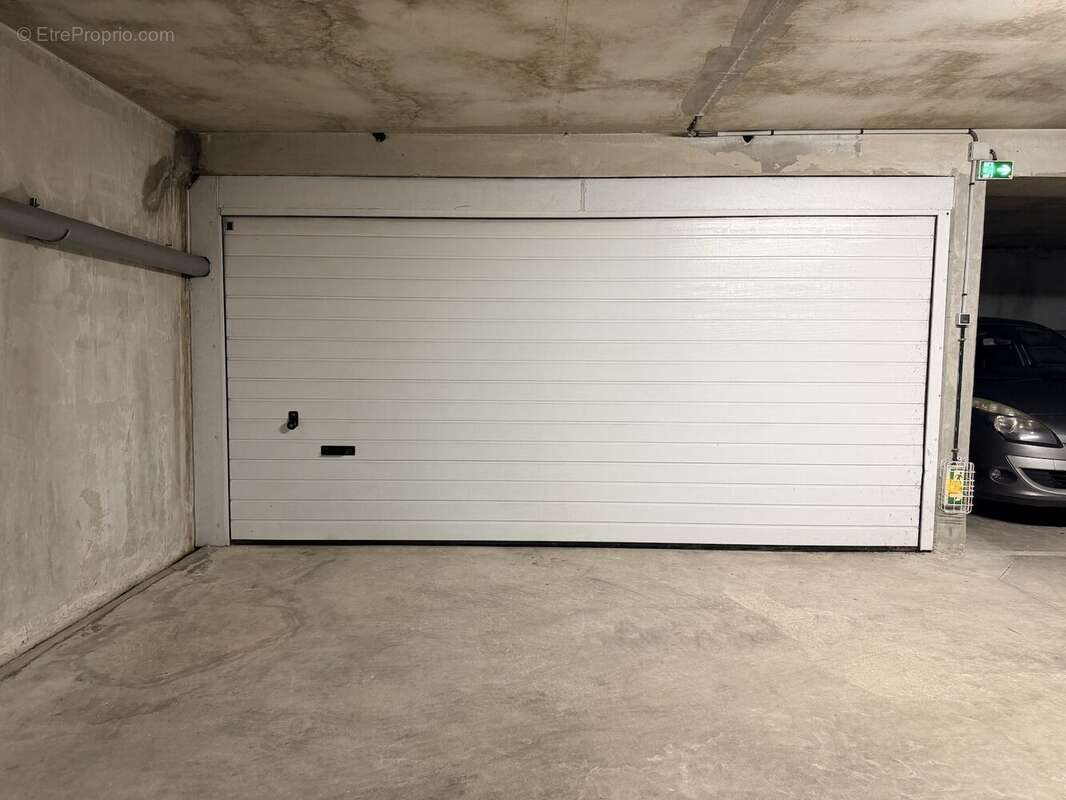 Parking à CHAMPS-SUR-MARNE
