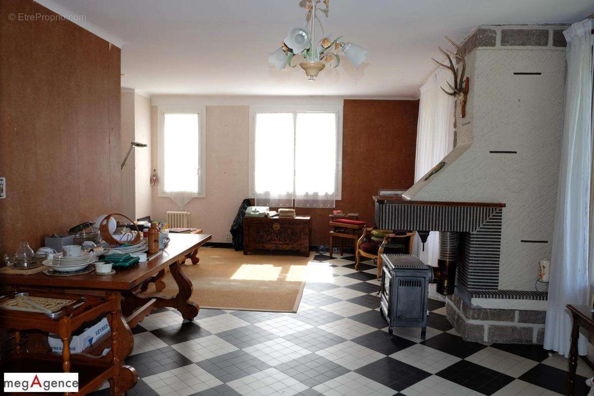 Maison à NAVES