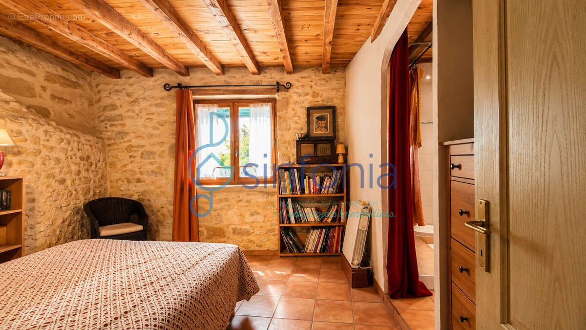 À 5 minutes d'uzès   maison de 160 m2 avec deux grandes terrasses et garage  50 m2 - photo 7
