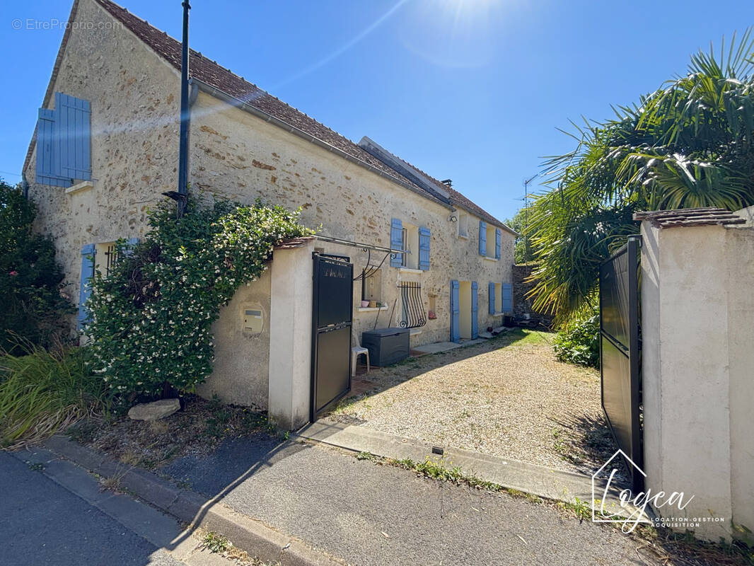 Maison à LA CELLE-SUR-MORIN