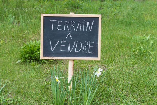 Terrain à JUVIGNAC