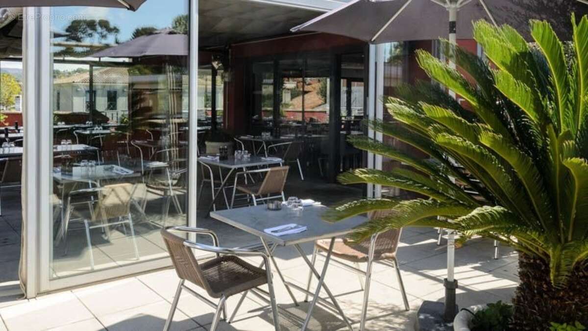 Fonds de commerce Restaurant bistronomique méridional terrasse panoramique à céder à PLAN DE CUQUES (13) - photo 2