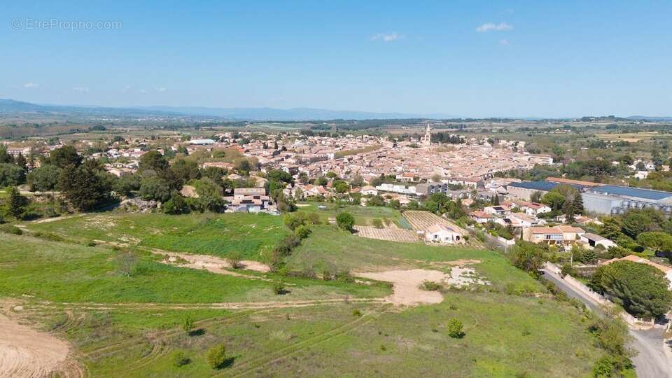 Terrain à MONTAGNAC