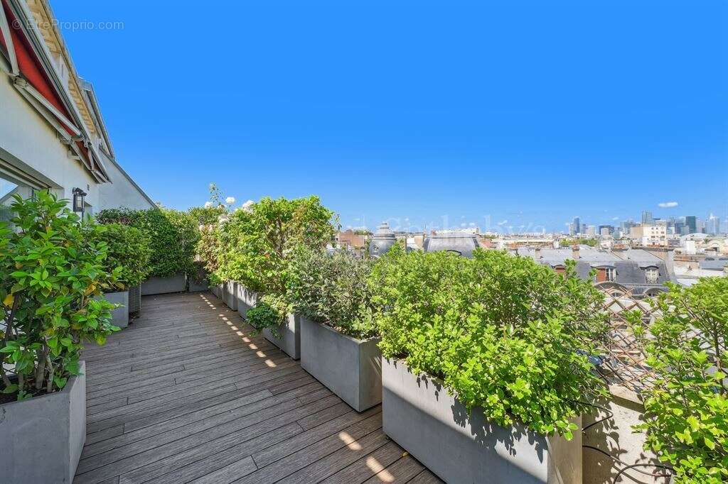 Appartement à PARIS-16E