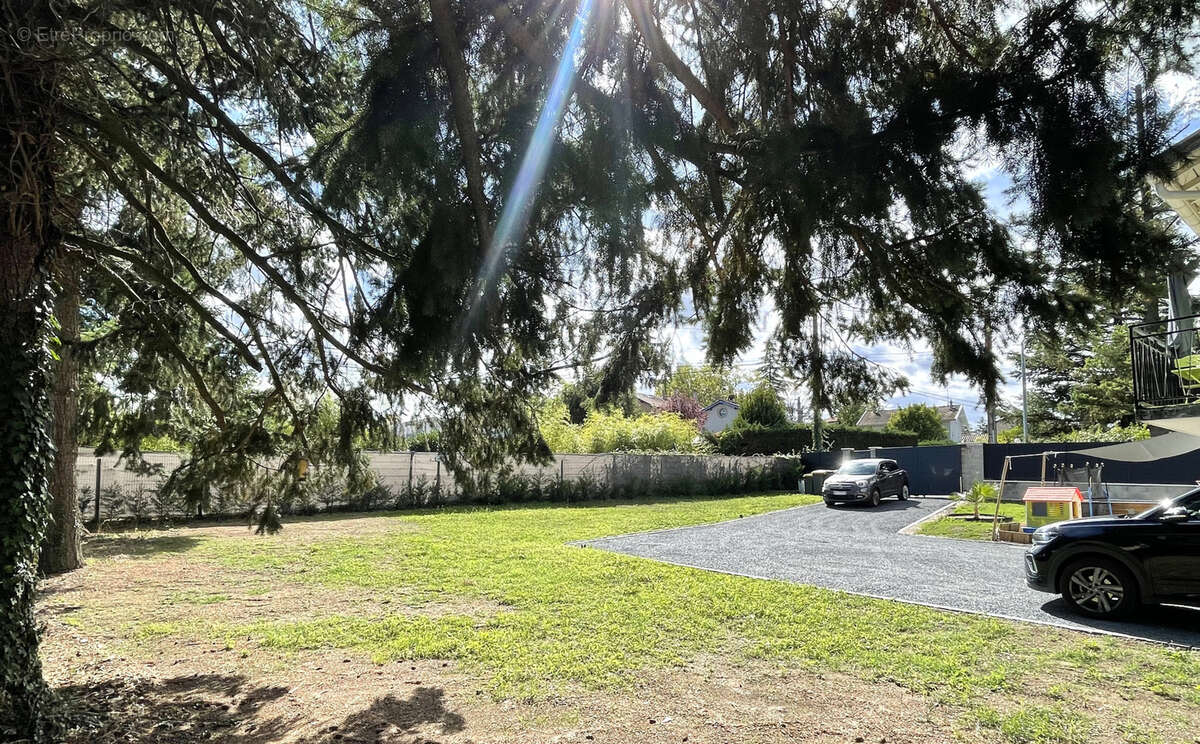 Maison à GREZIEU-LA-VARENNE