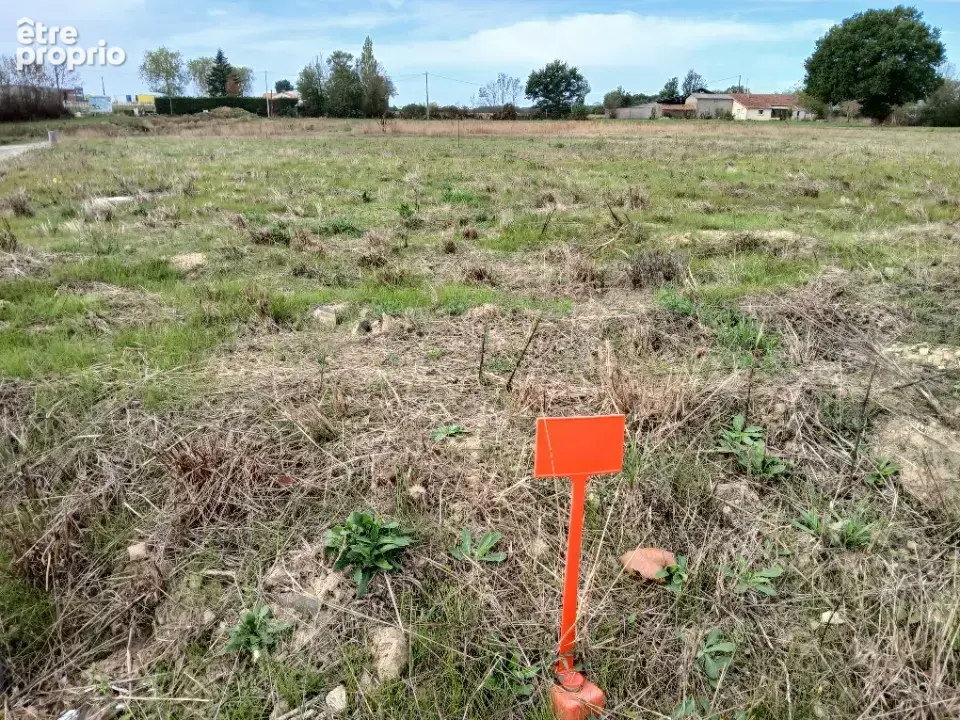 Terrain à VENDRENNES