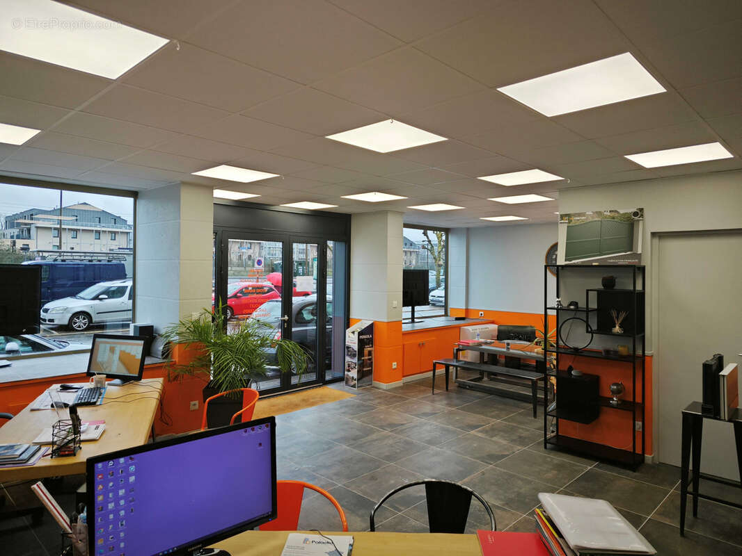 Commerce à CHANTILLY