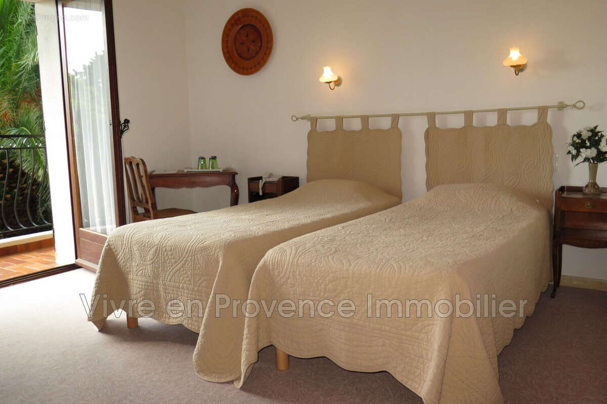 Commerce 612 m² à Cavalaire-Sur-Mer  - photo 4