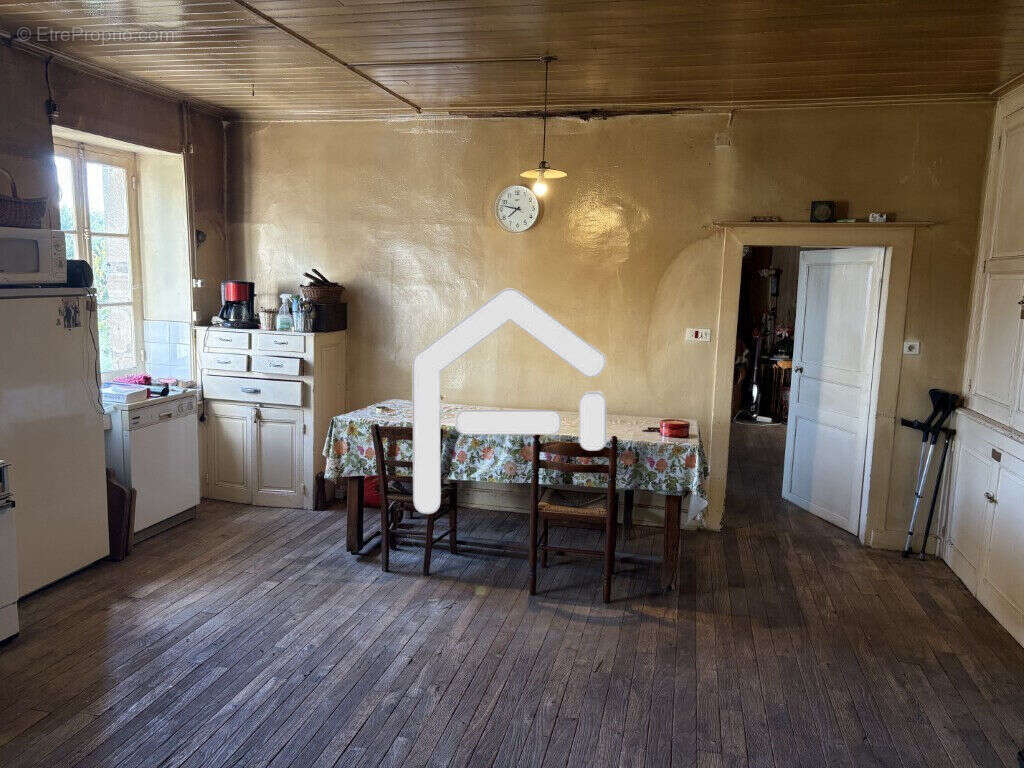 Maison à OBJAT