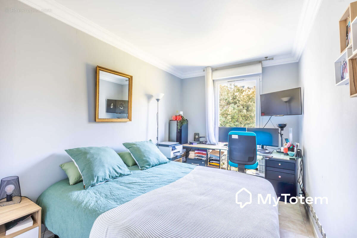 Appartement à SAINT-LAURENT-DU-VAR