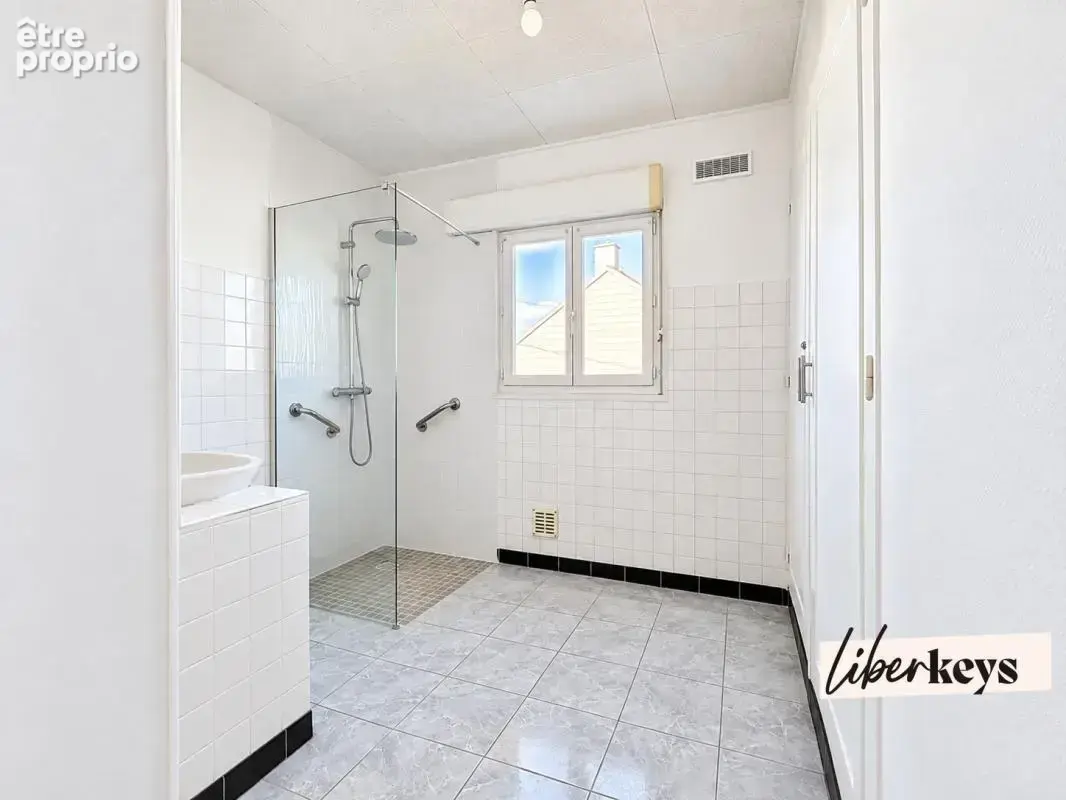 METTRAY – Maison familiale avec 4 chambres, sous-sol et grenier – Terrain 876 m² - photo 5