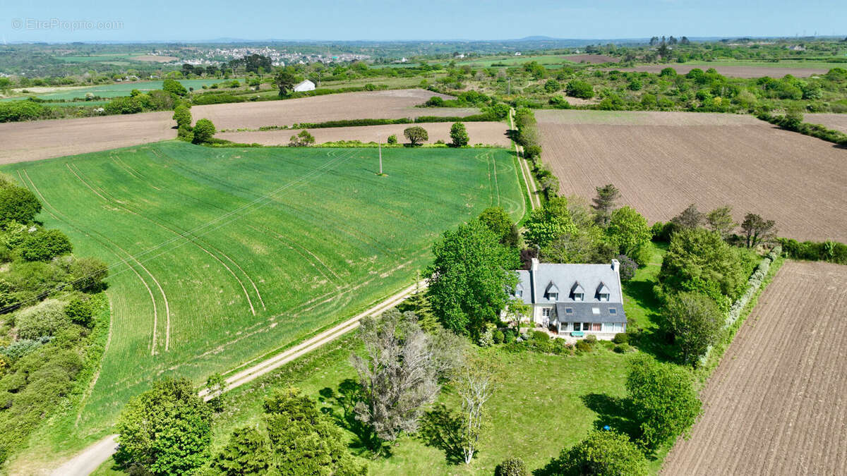 Maison à PLOUHINEC