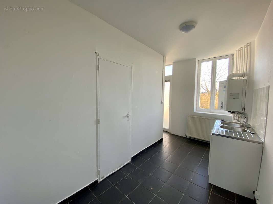 Maison à NEUF-MESNIL