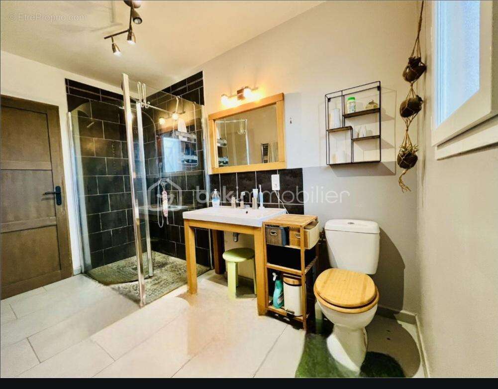 Dans une impasse maison de plain-pied avec 4 chambres et piscine - photo 7