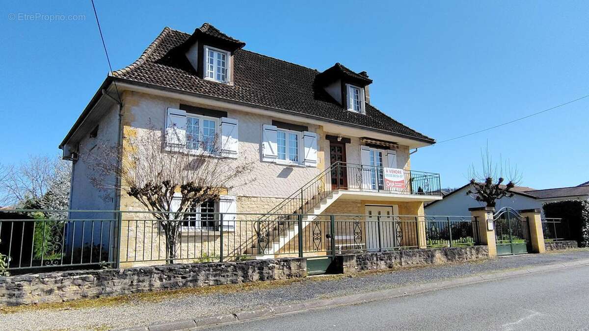 Maison à TERRASSON-LAVILLEDIEU