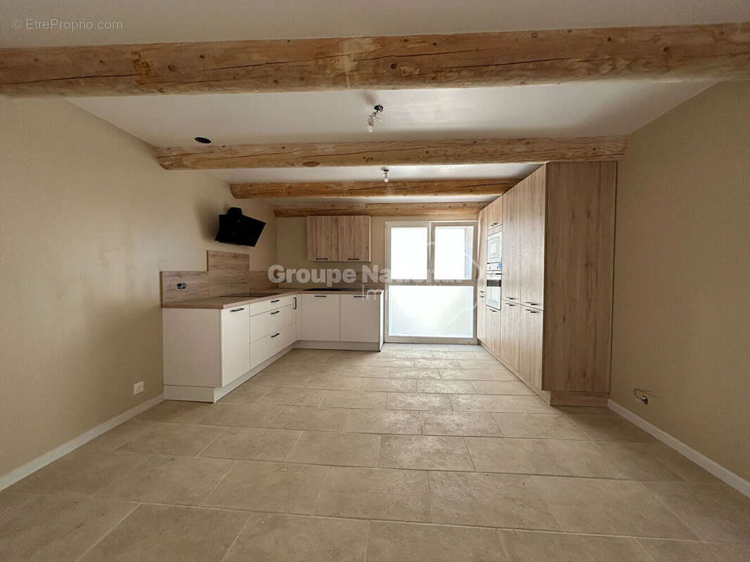 Maison de village rénovée d'environ 137m² avec jardin, piscine et garage - châteauneuf-du-pape - photo 3