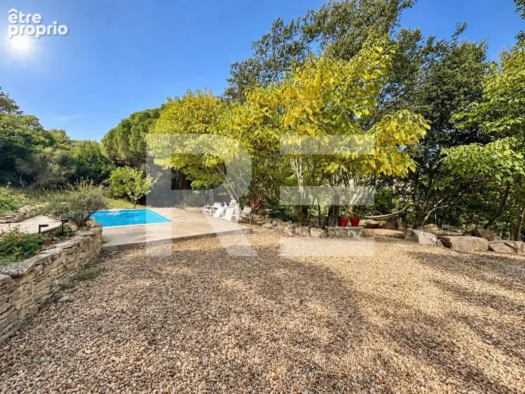 Maison plain pied 135 m2 4 chambres avec piscine et garage 55m2 sur terrain 3000m2 - photo 12