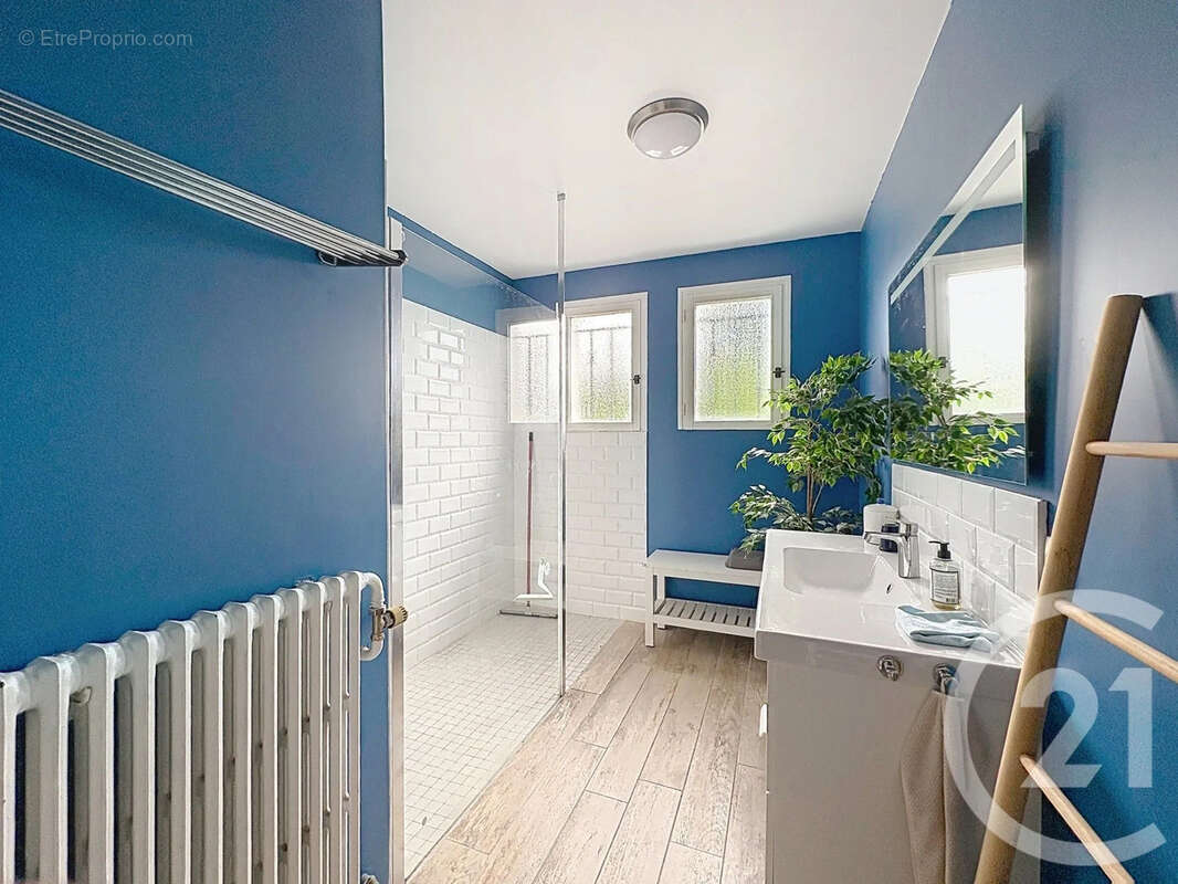 Maison 111 m² à Saint-Andre-Les-Vergers  - photo 7