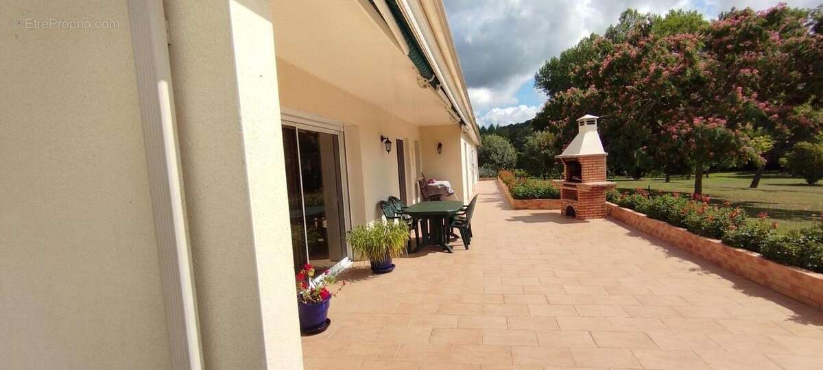 Maison à LISSAC-ET-MOURET