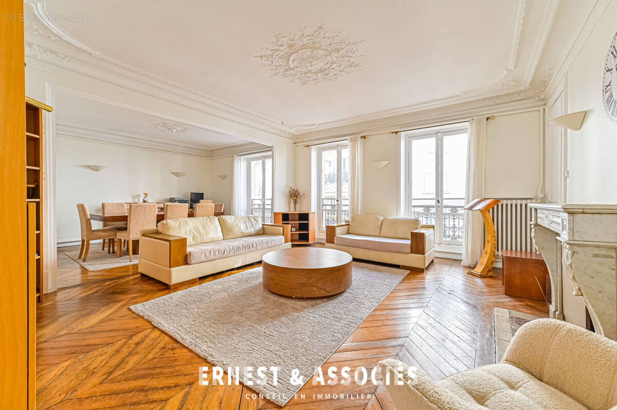 Appartement à PARIS-10E