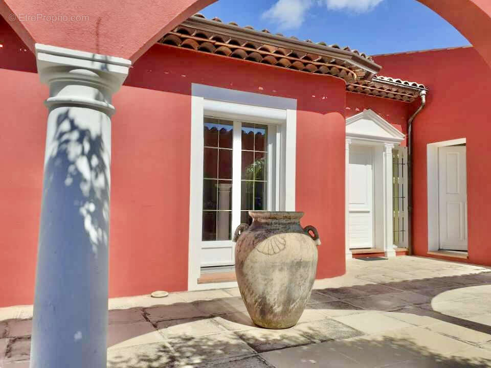 Maison à SAINT-CEZAIRE-SUR-SIAGNE