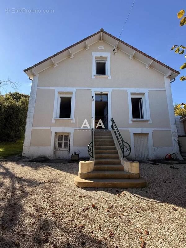 Maison à RUELLE-SUR-TOUVRE