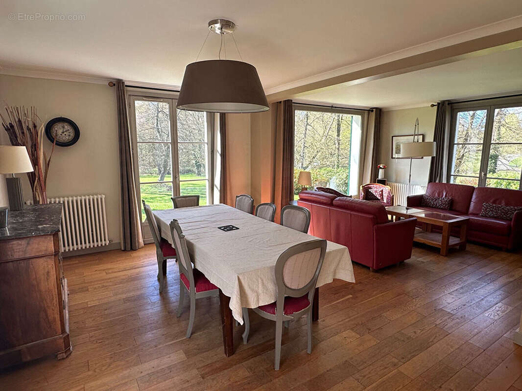 Maison à FEROLLES-ATTILLY