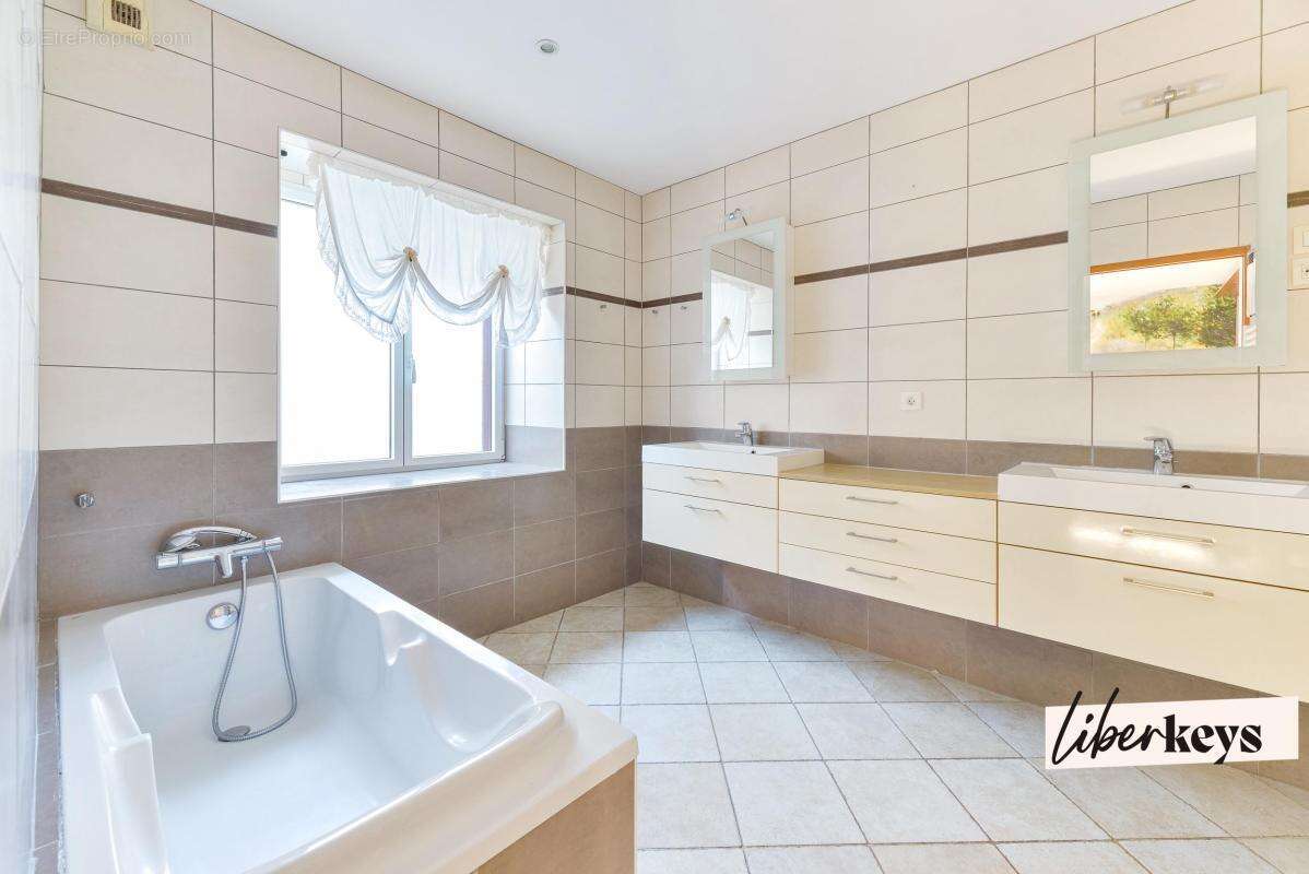 Maison à GRANDCHAMPS-DES-FONTAINES