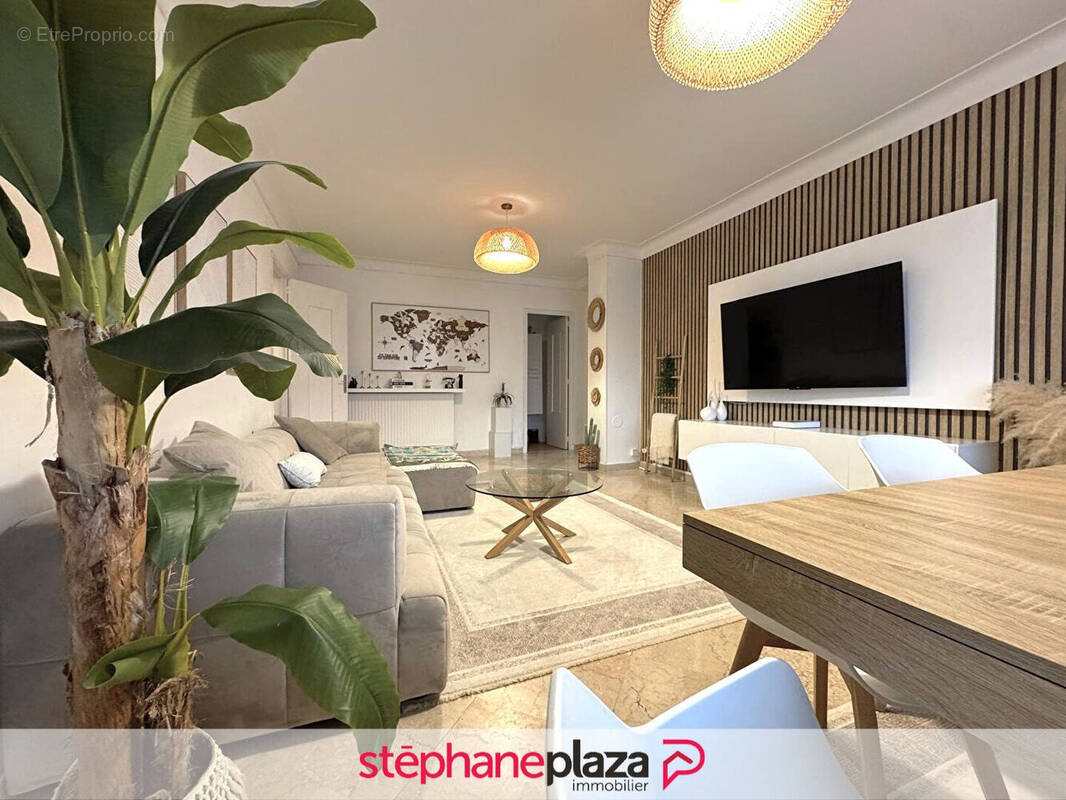 Appartement à BAGNOLS-SUR-CEZE