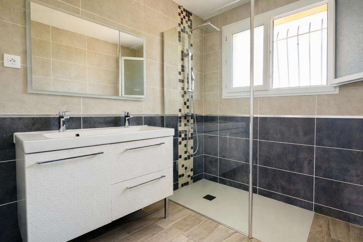 Maison 5 Pièces de 92 m2 avec piscine et garages à Laboutarié 81120 - photo 9