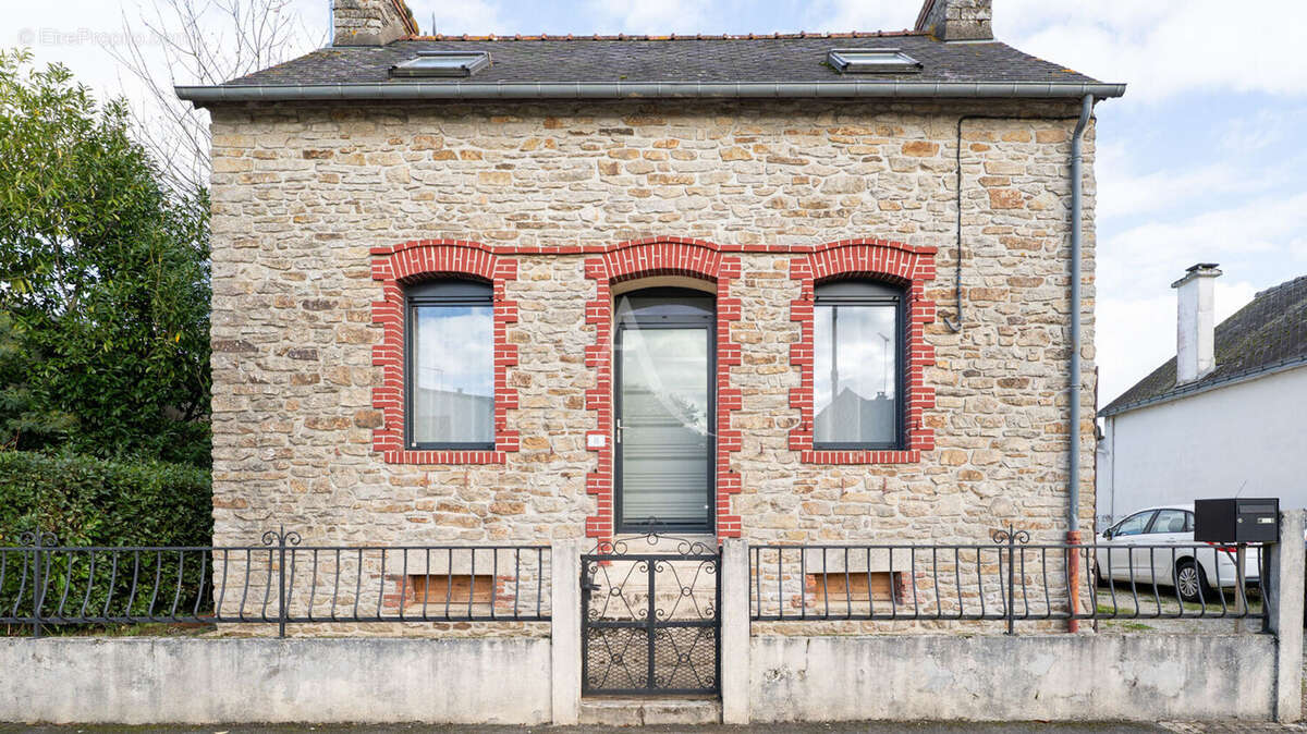Maison à LE ROC-SAINT-ANDRE