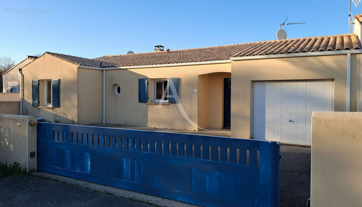 Maison à SAINT-MEDARD-D'AUNIS