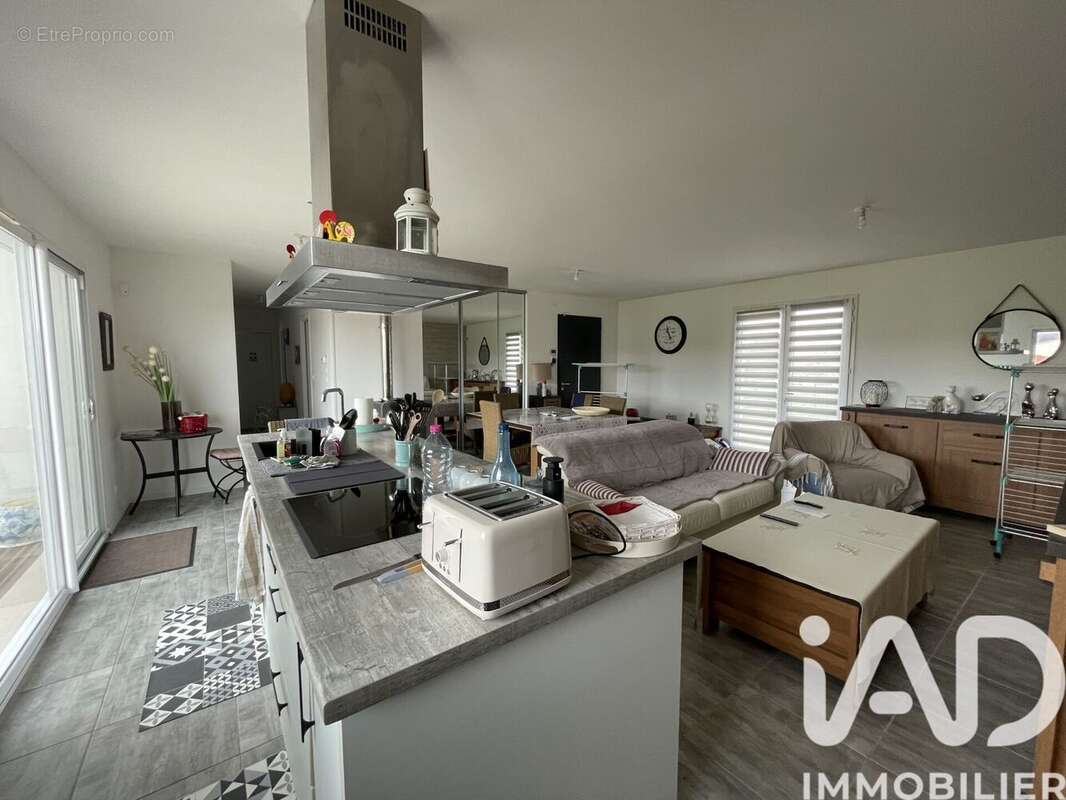 Maison 98 m² à Germignac  - photo 6