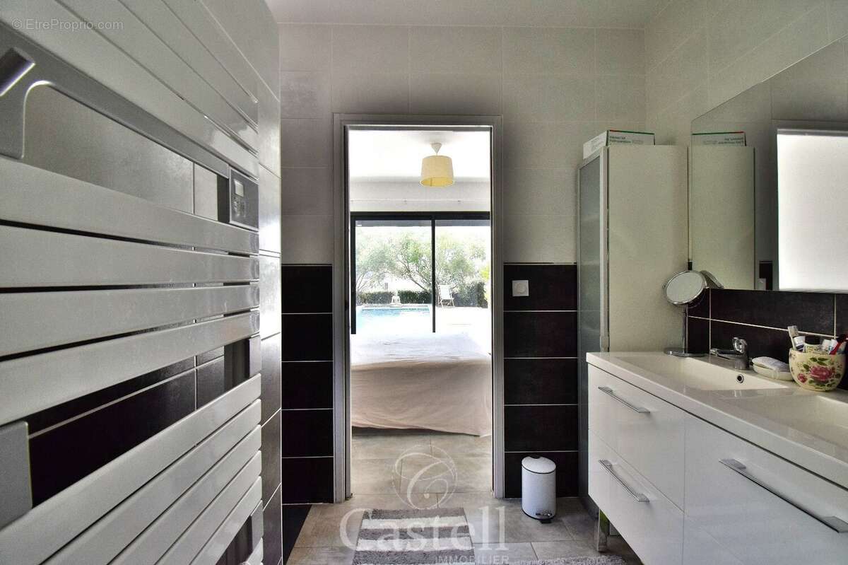 Villa de type 5 avec piscine et garage - photo 17