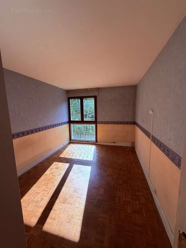 Bougival – Appartement familial 3 chambres avec terrasse et parking – Résidence arborée avec piscine - photo 8