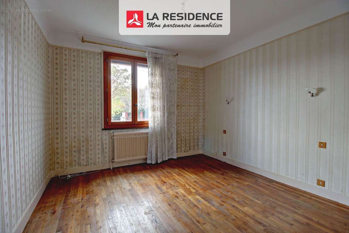 Maison à SAINT-ETIENNE-DU-ROUVRAY