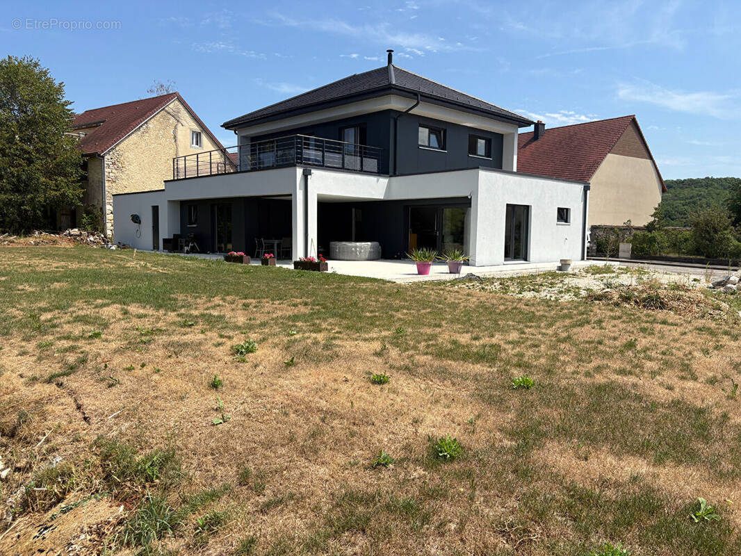 Maison à AUTECHAUX-ROIDE