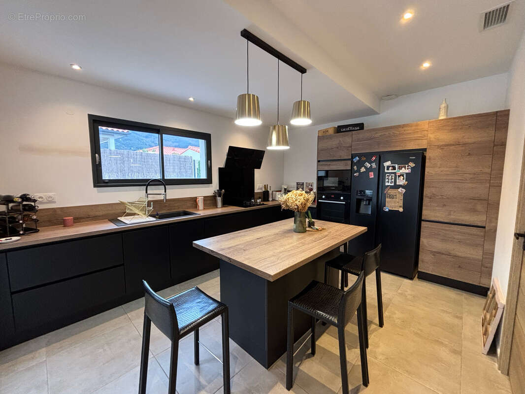 Maison à LAROQUE-DES-ALBERES