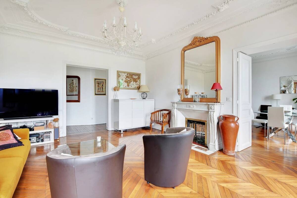 Appartement à PARIS-8E