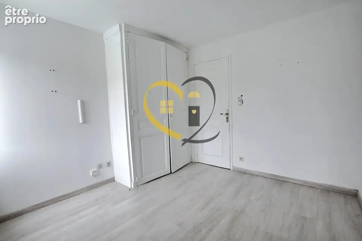 Maison à rénover avec grande terrasse sur le toit, garage et cabanon ! - photo 15