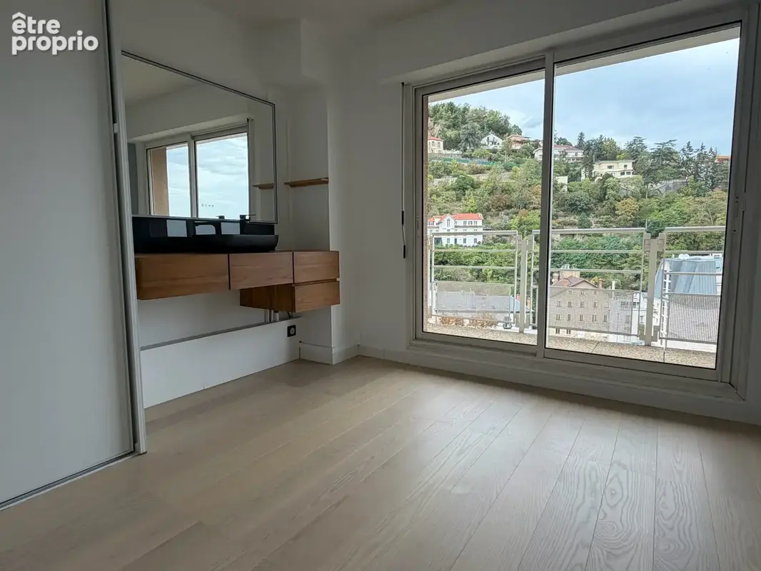 Superbe T3 avec terrasse Garage et vue - photo 7