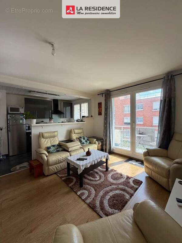 Appartement 74 m² à Elancourt  - photo 2