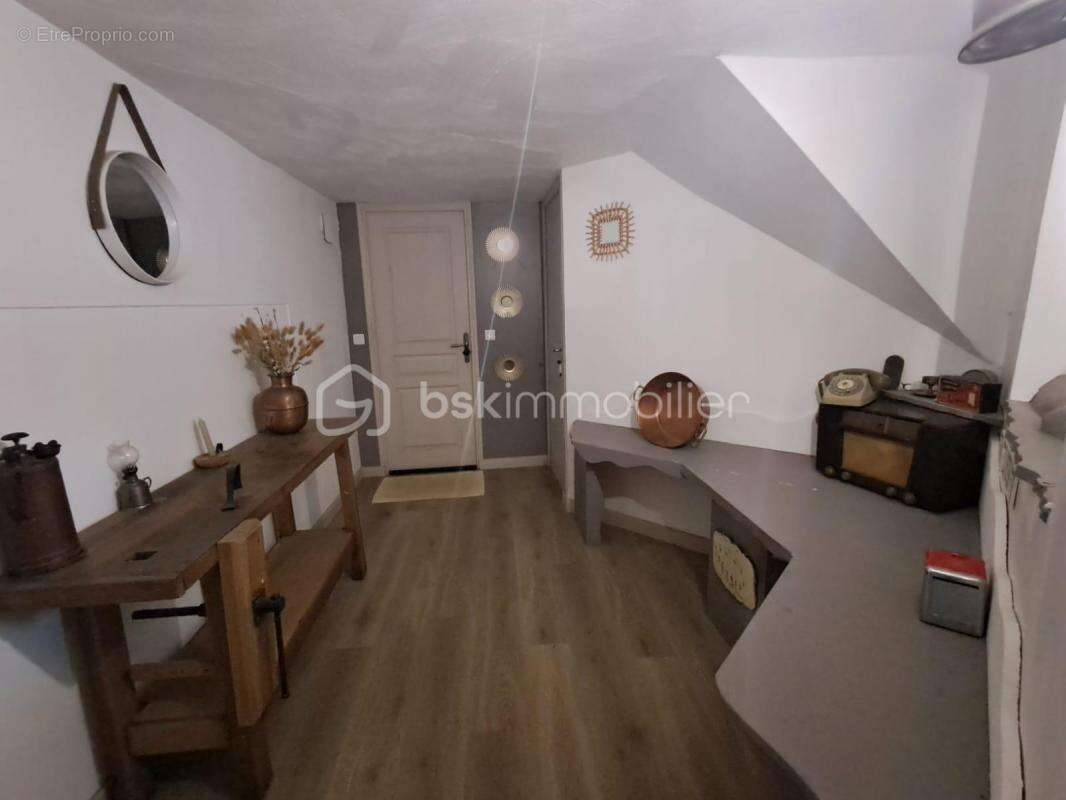 Charmante maison rénovée de 156 m² avec piscine et jardin - photo 15