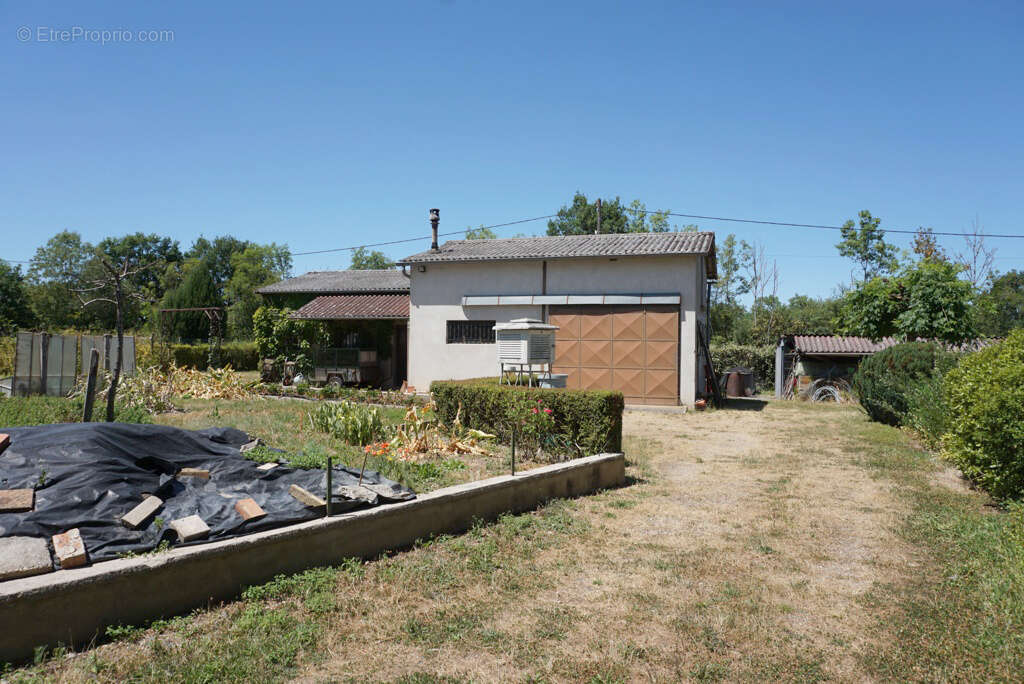 Belle maison familiale de 196 m2 avec dépendances et agréable terrain - photo 20