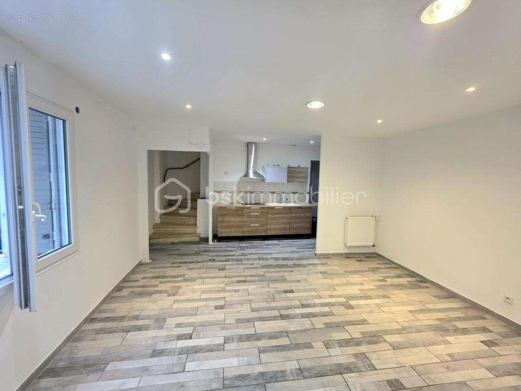 Maison à MONTELIMAR